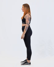 Load image into Gallery viewer, Seamfree Crop - Black